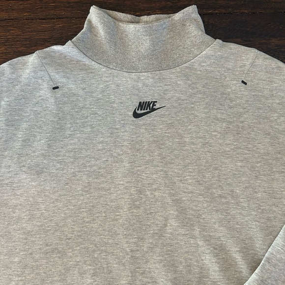 Nike Sportswear Tech Fleece Women's Oversized Turtleneck Sweatshirt - Light Gray - Picture 15 of 15